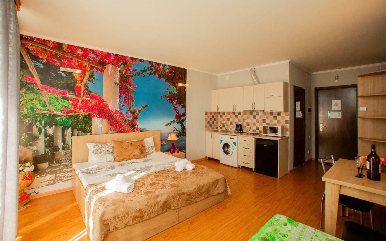 Luxury Apartments Батуми Экстерьер фото
